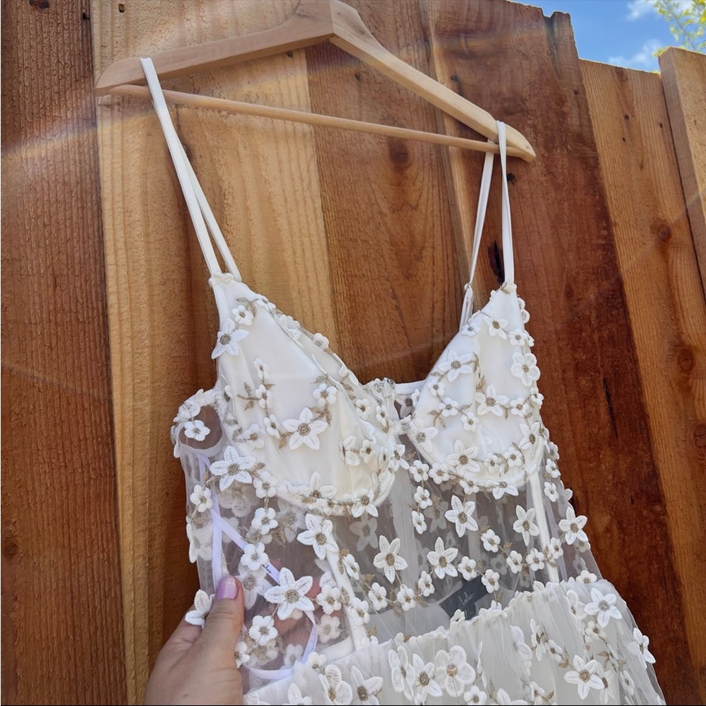 White and Sheer 3D Tulle Floral Applique Bustier Midi Dress 🌿 - Picture 4 of 13